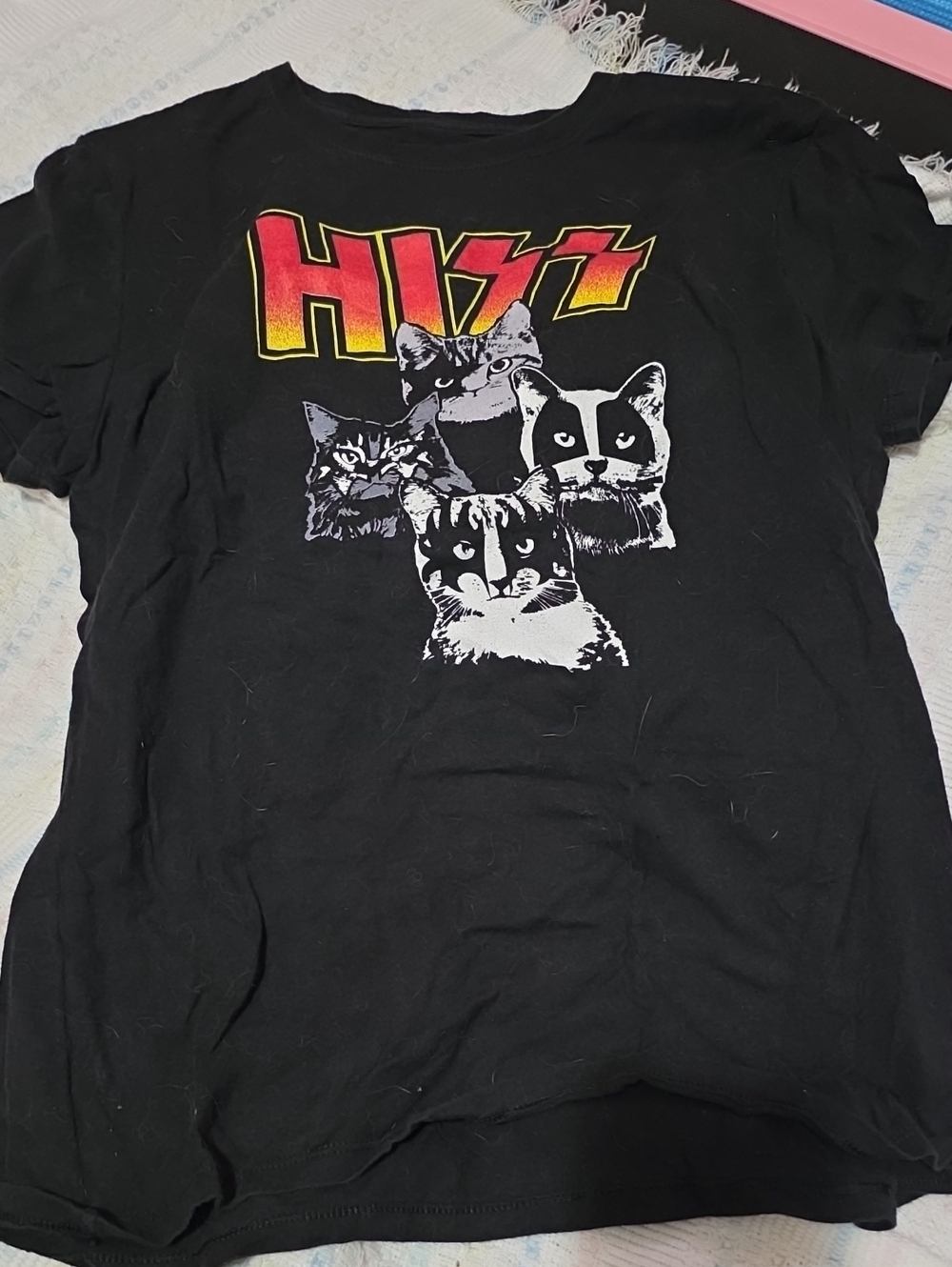 Black Cat Graphic Tee with Yellow-Red Accent - Pets Cat "Hiss" Size Medium
